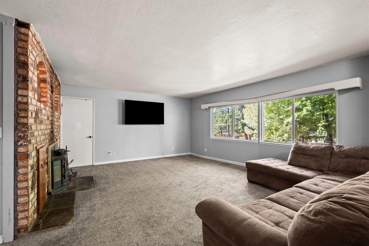 2860 Jim Valley Road Placerville, CA 95667 - Photo 8 of 34 a living room with furniture and a flat screen tv