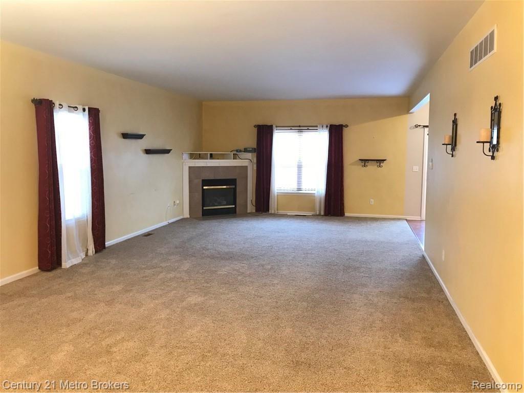 264 Rustic Trail Linden, MI 48451 - Photo 2 of 11 IMG_2562.JPG