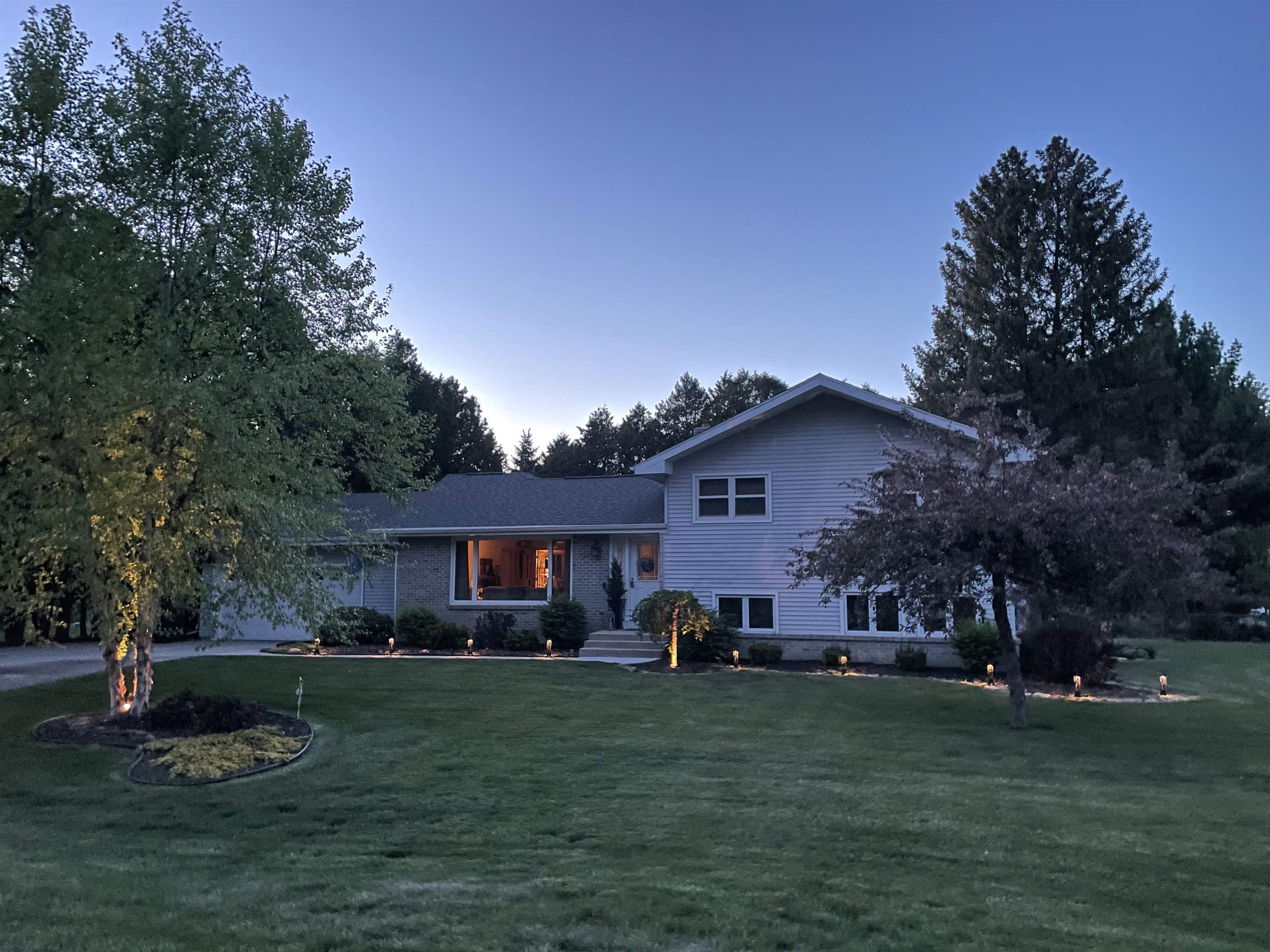 5576 Auchter Lane Waunakee, WI 53597 - Photo 2 of 35