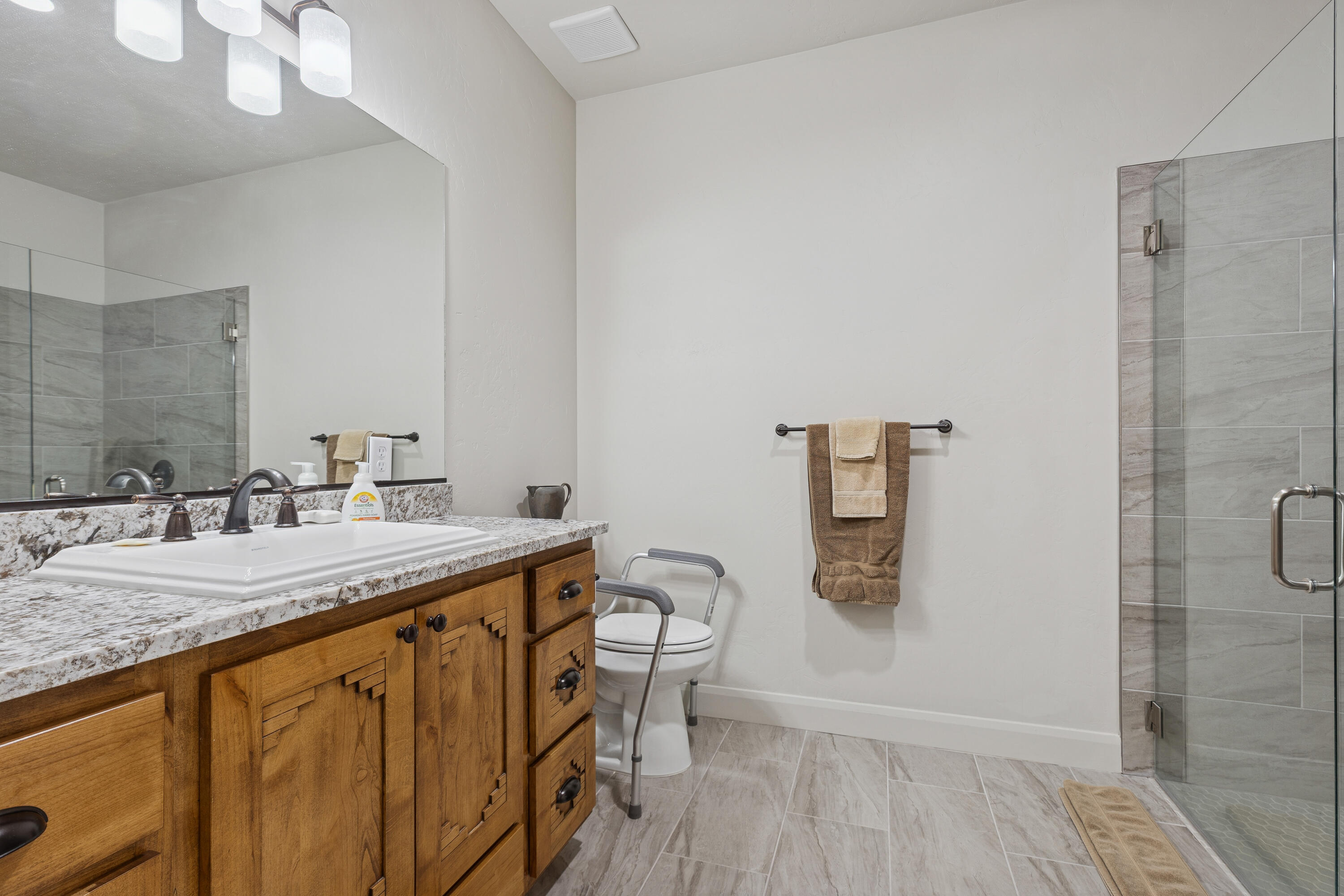 2925 Juniper Road Enterprise, UT 84725 - Photo 29 of 56 029. 3rd Full Bathroom