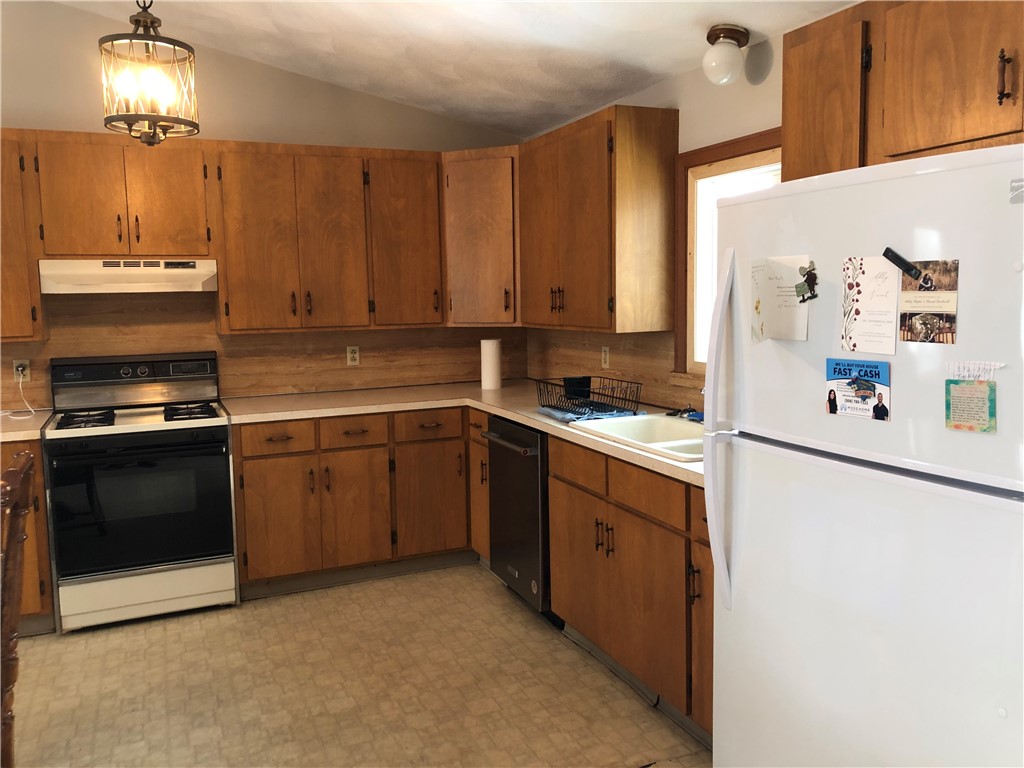 75 Sharon Street Cranston, RI 02910 - Photo 11 of 38