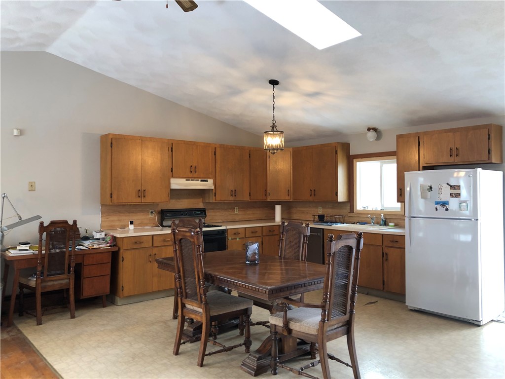 75 Sharon Street Cranston, RI 02910 - Photo 6 of 38