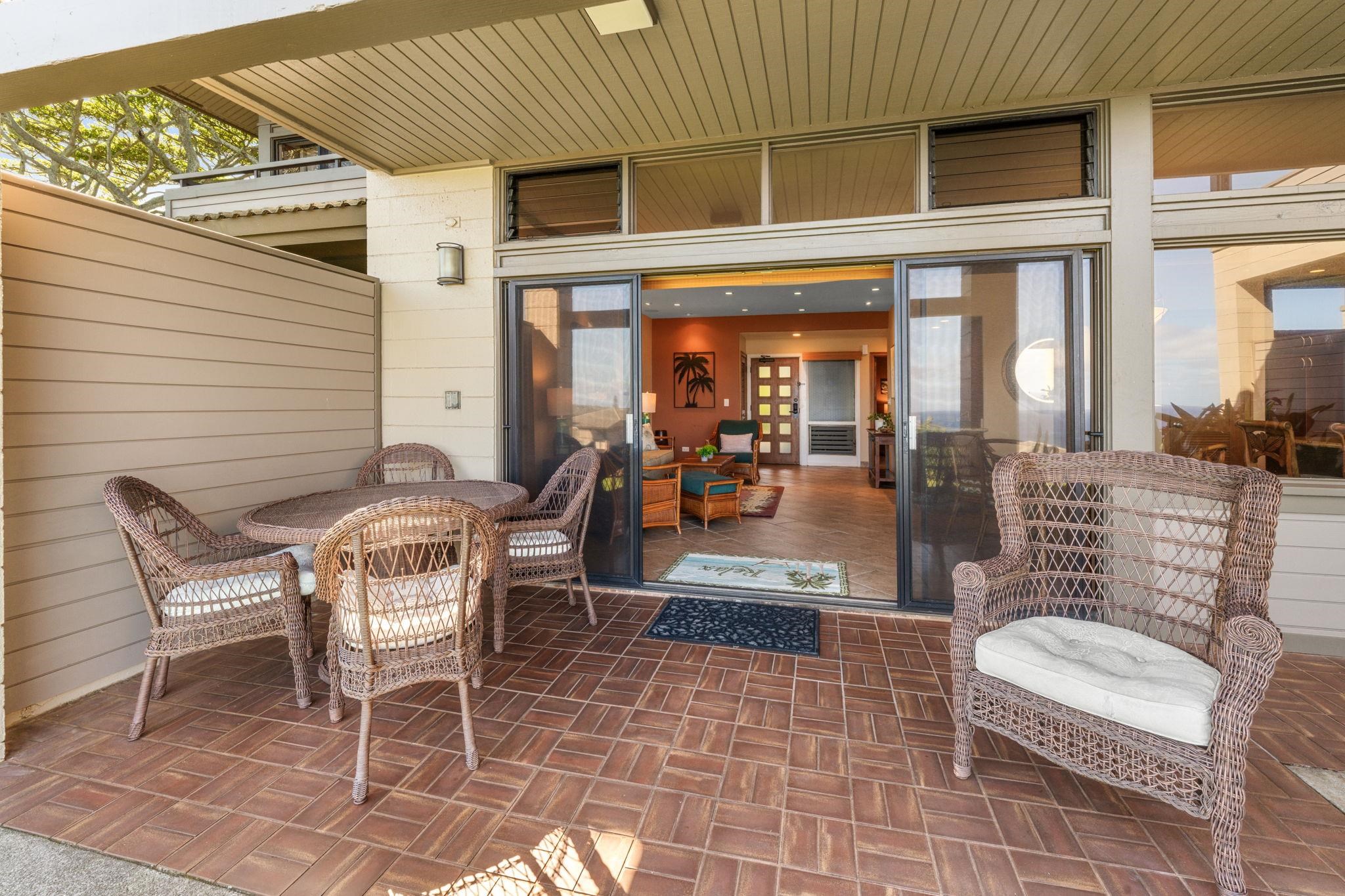100 Ridge Road, Unit 1614 Lahaina, HI 96761 - Photo 25 of 50 a view of a patio with table and chairs with wooden floor and fence