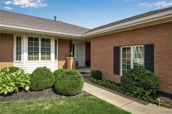 $2,800 | 6 St Charles Court, Amherst, NY 14221