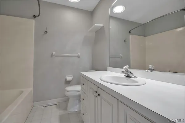 $2,800 | 6 St Charles Court, Amherst, NY 14221