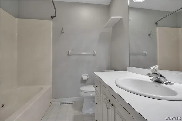 $2,800 | 6 St Charles Court, Amherst, NY 14221