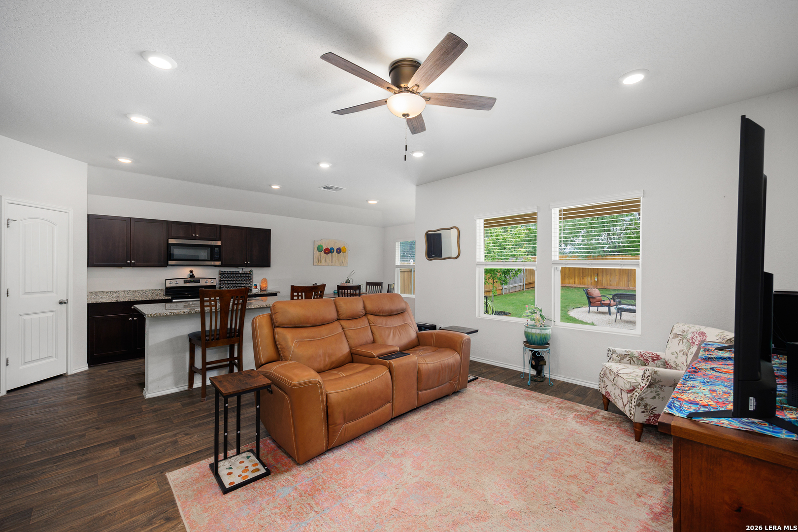 204 Yucca Seguin, TX 78155 - Photo 6 of 39