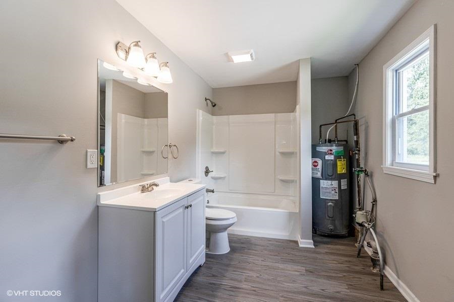 4365 East Carpenter Road Flint, MI 48506 - Photo 11 of 18 Bathroom