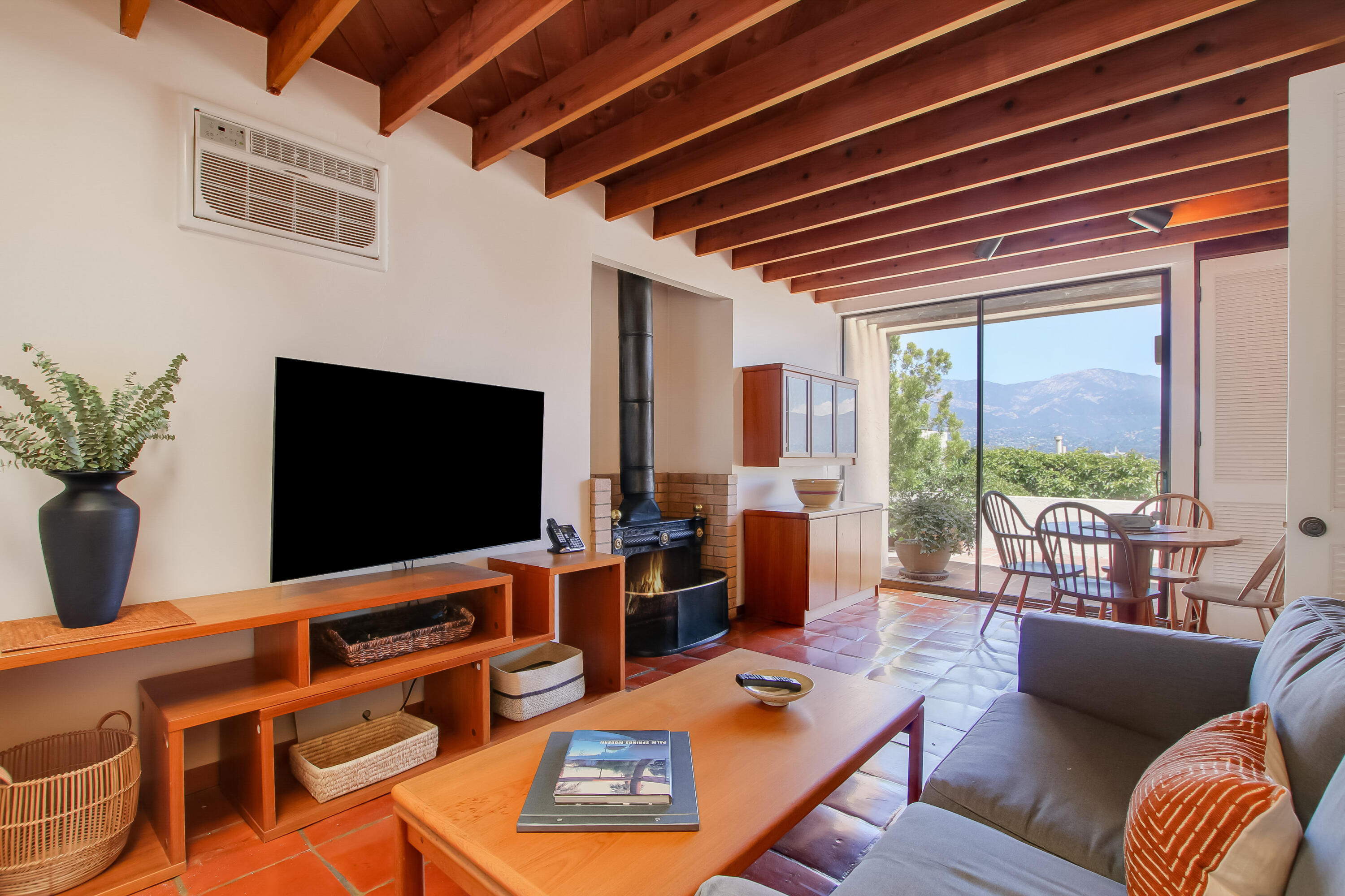 1410 La Cima Road Santa Barbara, CA 93101 - Photo 9 of 25 9