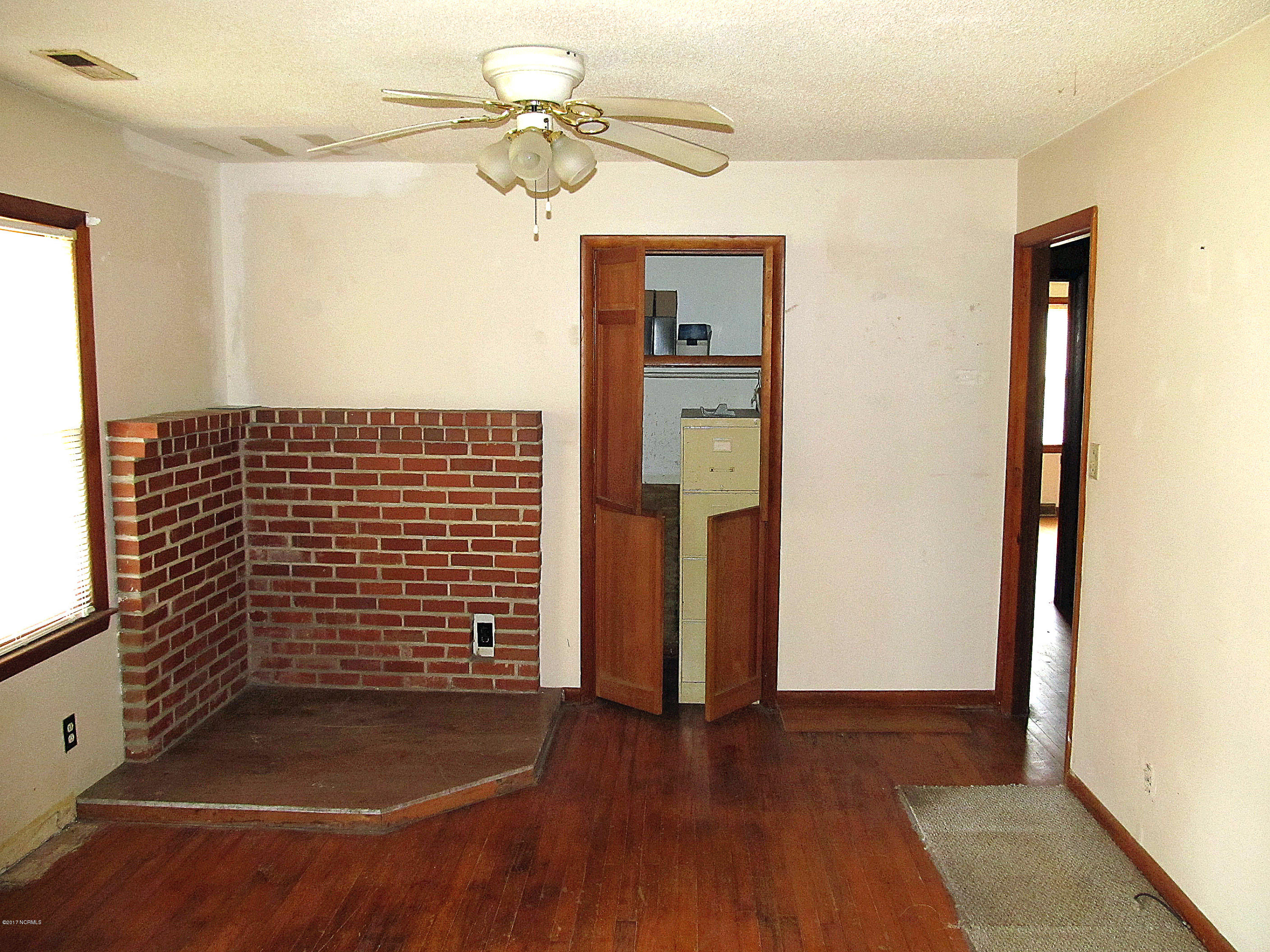 631 Newport Loop Road Newport, NC 28570 - Photo 7 of 13 Living Room View 2