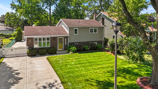 $550,000 | 786 North Parker Street, Elmhurst, IL 60126