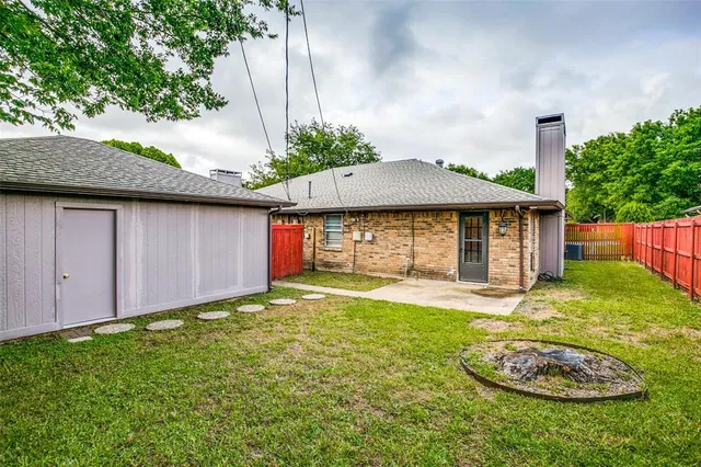 a view of a house with a backyard and plants