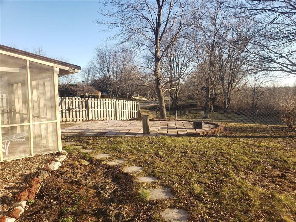 765 Riverside Circle Columbus, IN 47203 - Photo 4 of 22 Gallery Image 4