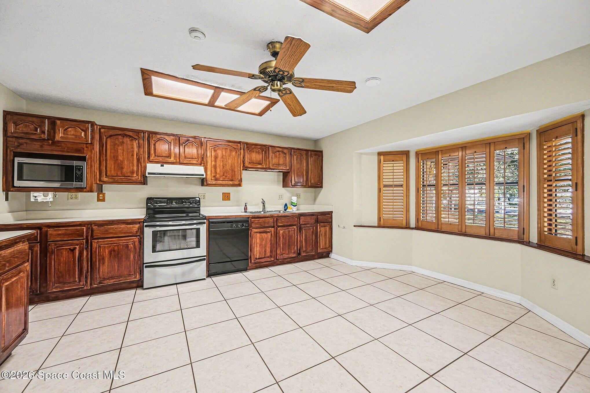 655 North Burnett Road Cocoa, FL 32926 - Photo 4 of 17 008_file_1595