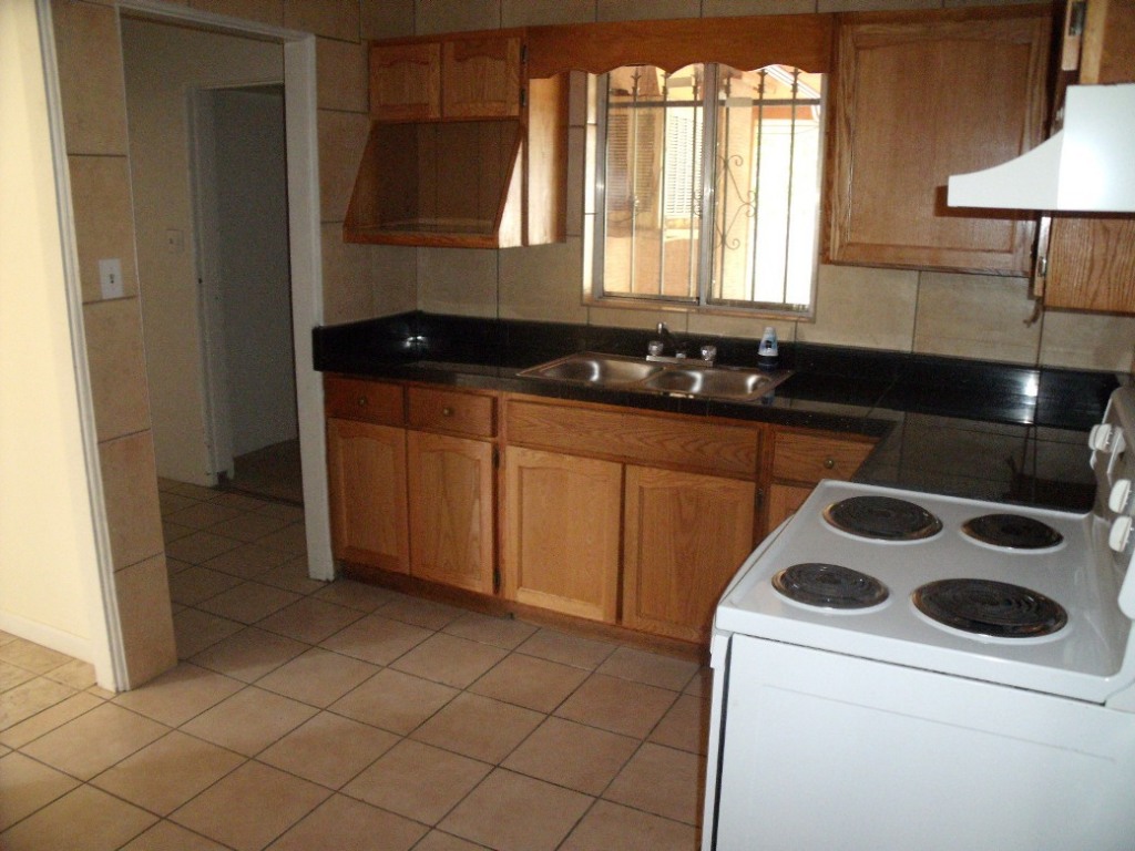 2211 East Cheery Lynn Road Phoenix, AZ 85016 - Photo 4 of 5 Spacious kitchen
