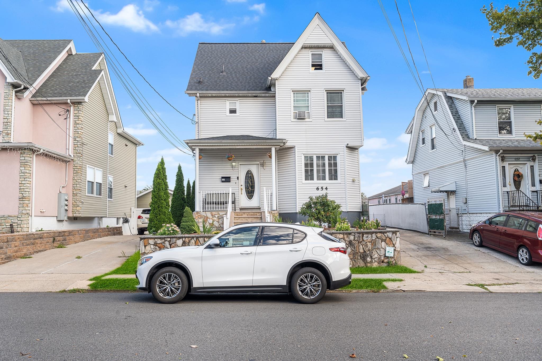 656 Devon Street Kearny, NJ 07032 - Photo 1 of 29