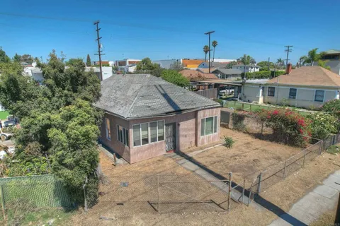 a house view with a outdoor space