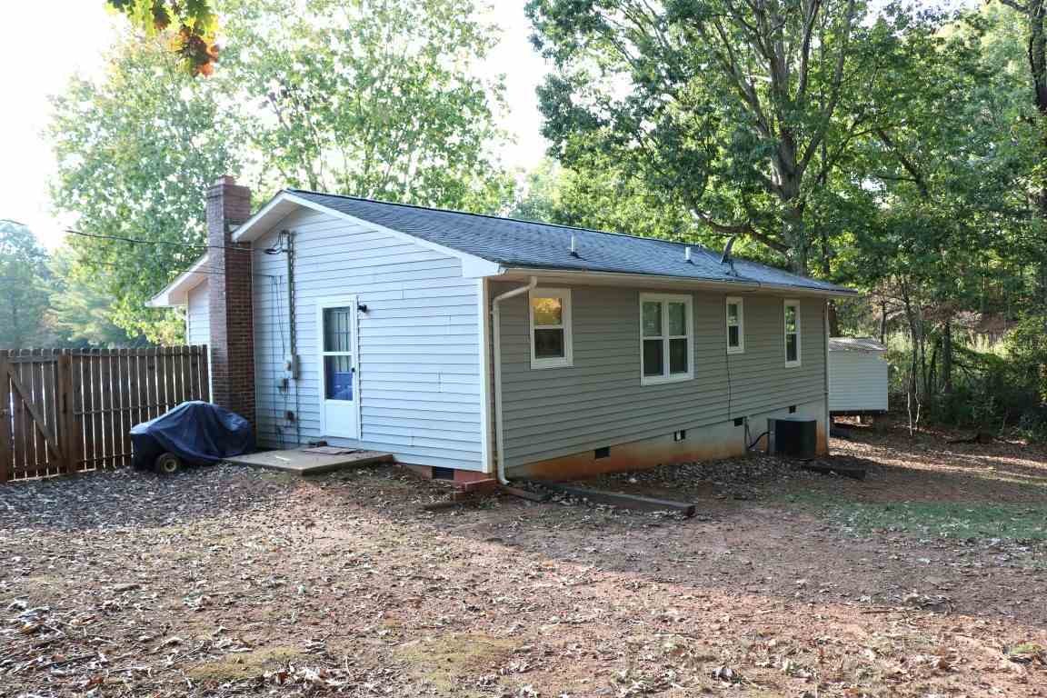 101 Indian Oaks Road Seneca, SC 29672 - Photo 4 of 26 Gallery Image 4