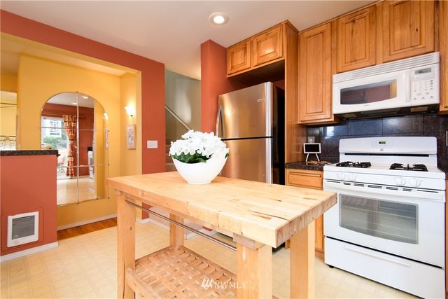 $510,000 | 511 Ward Street, Unit 3, Seattle, WA 98109