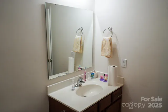 $279,900 | 14411 Glendon Hall Lane, Charlotte, NC 28262