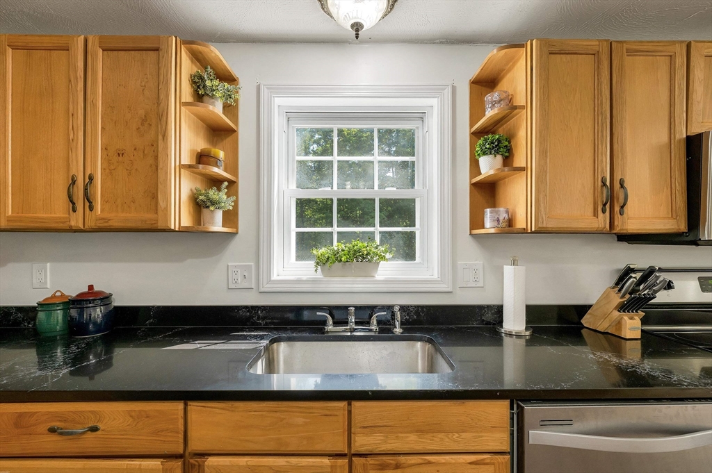 197 Grapevine Road Dunbarton, NH 03046 - Photo 12 of 24 Gallery Image 12