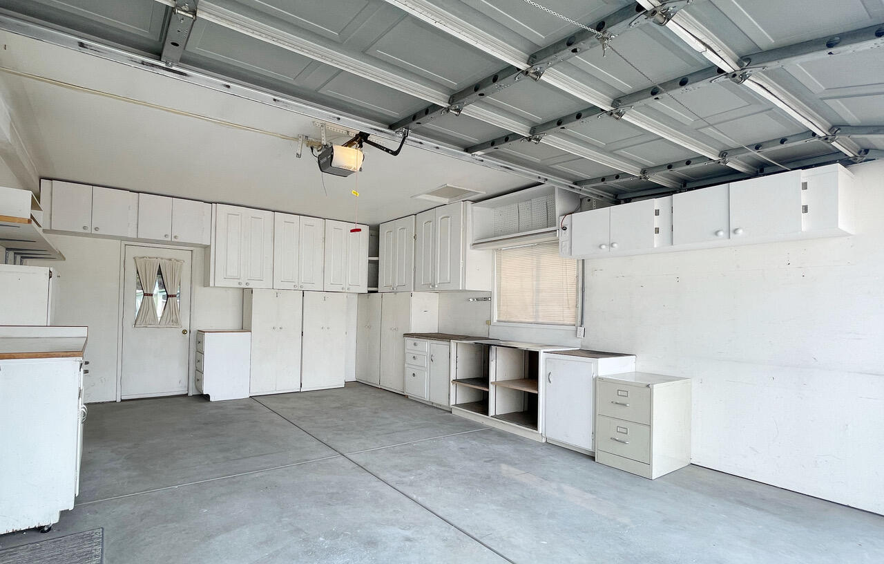 555 Freeman Road, Unit 60 Central Point, OR 97502 - Photo 24 of 24 garage