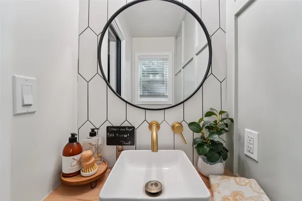 $429,000 | 6 Rockingham Place, Conroe, TX 77304