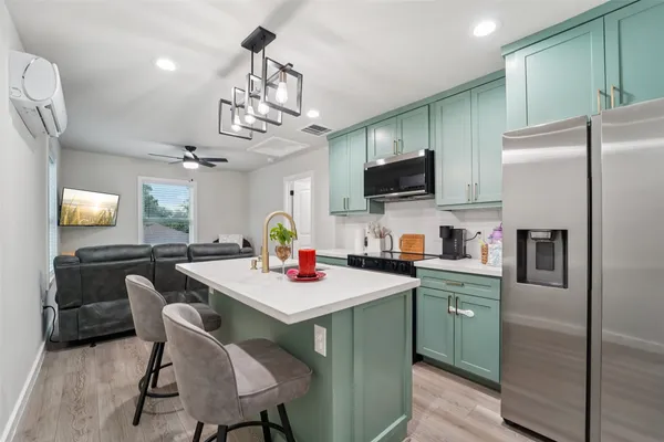 $429,000 | 6 Rockingham Place, Conroe, TX 77304