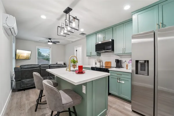 $429,000 | 6 Rockingham Place, Conroe, TX 77304