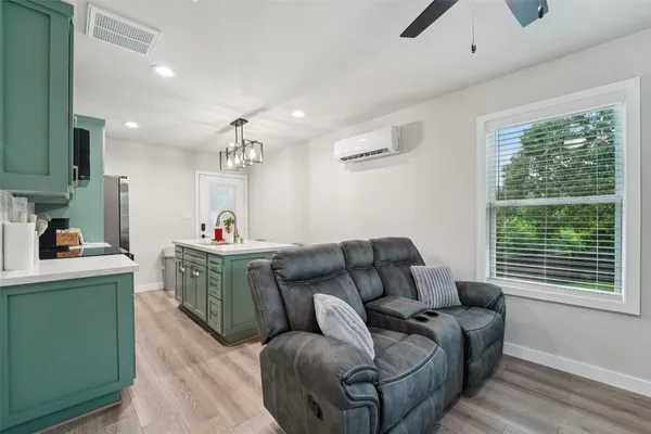 $429,000 | 6 Rockingham Place, Conroe, TX 77304