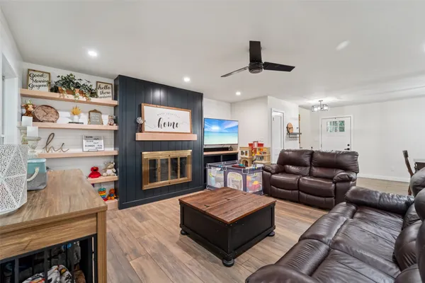 $429,000 | 6 Rockingham Place, Conroe, TX 77304