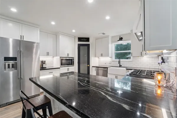 $429,000 | 6 Rockingham Place, Conroe, TX 77304