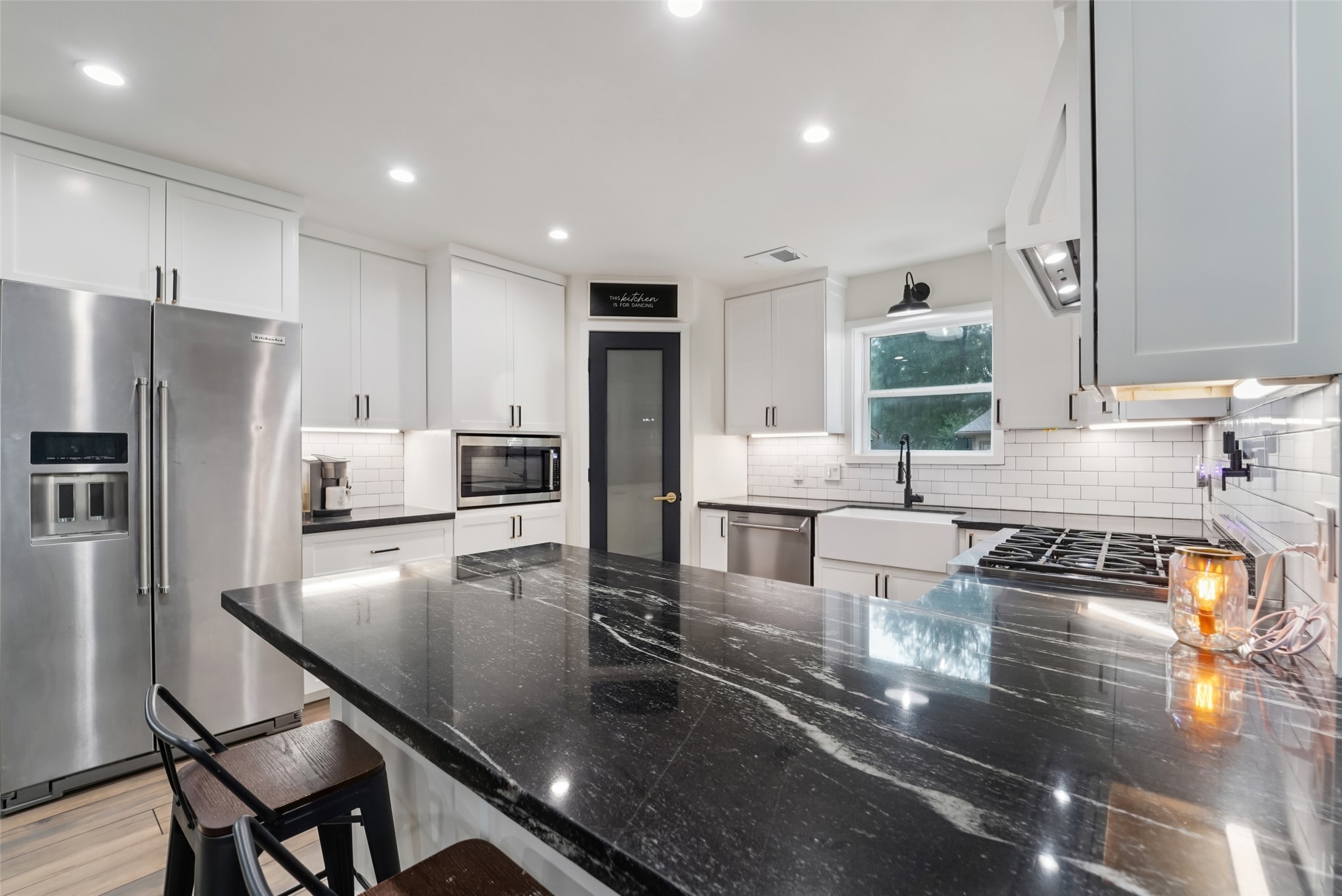 6 Rockingham Place Conroe, TX 77304 - Photo 5 of 35