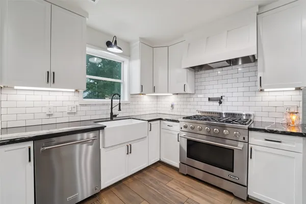 $429,000 | 6 Rockingham Place, Conroe, TX 77304