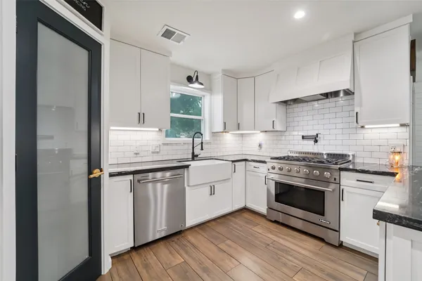 $429,000 | 6 Rockingham Place, Conroe, TX 77304