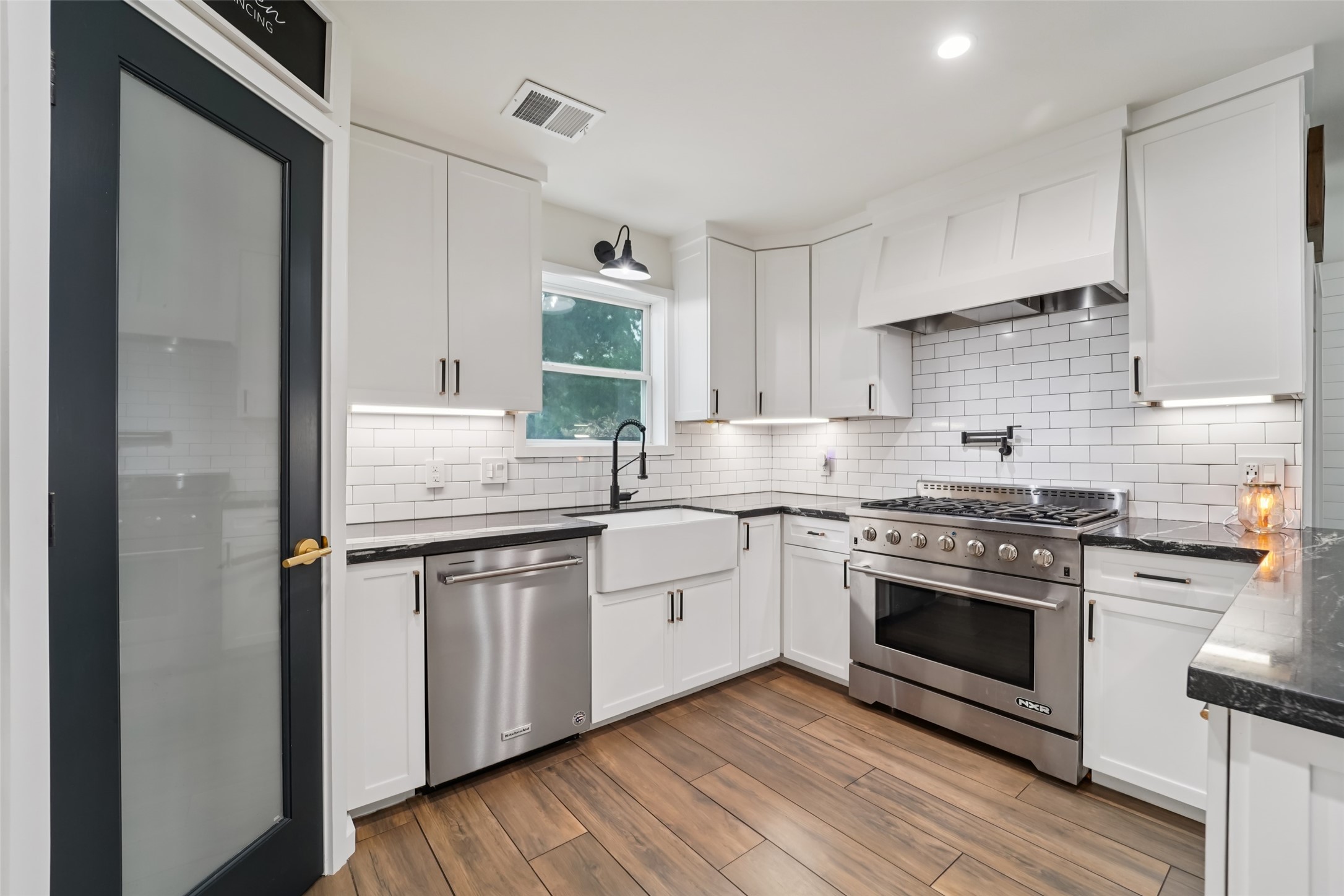 6 Rockingham Place Conroe, TX 77304 - Photo 7 of 35