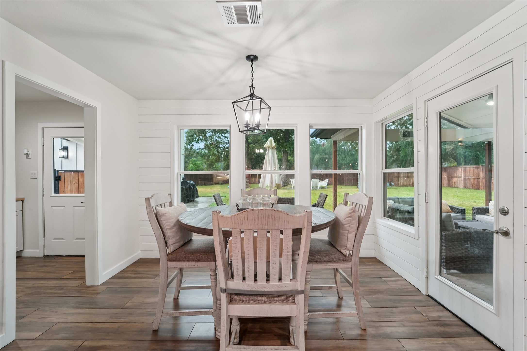 6 Rockingham Place Conroe, TX 77304 - Photo 10 of 35