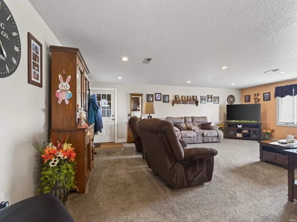 $305,000 | 3679 South Hoosier Hwy Crossing, Bluffton, IN 46714