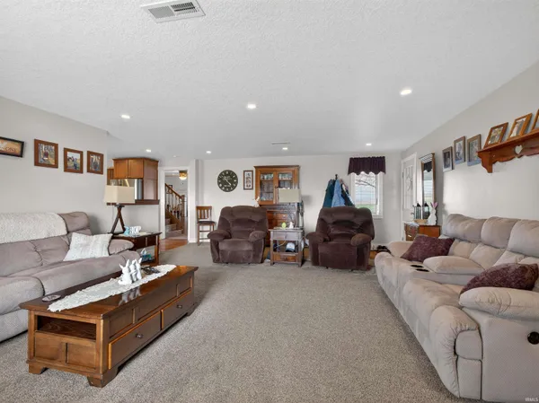 $305,000 | 3679 South Hoosier Hwy Crossing, Bluffton, IN 46714