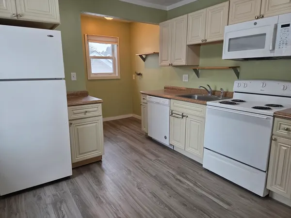 $2,500 | 11 Fuyat Street, Unit 2, Hudson, MA 01749
