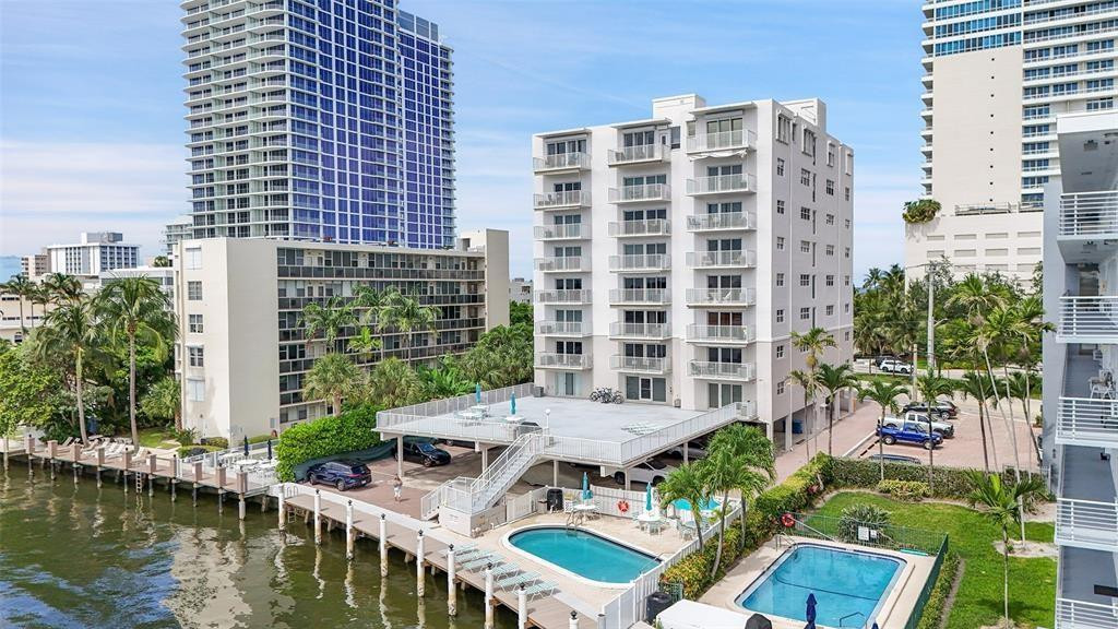95 North Birch Road, Unit 301 Fort Lauderdale, FL 33304 - Photo 17 of 54 Photo 17