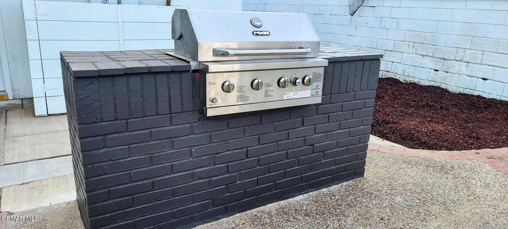 4071 Peoria Avenue Simi Valley, CA 93063 - Photo 19 of 19 a view of stove