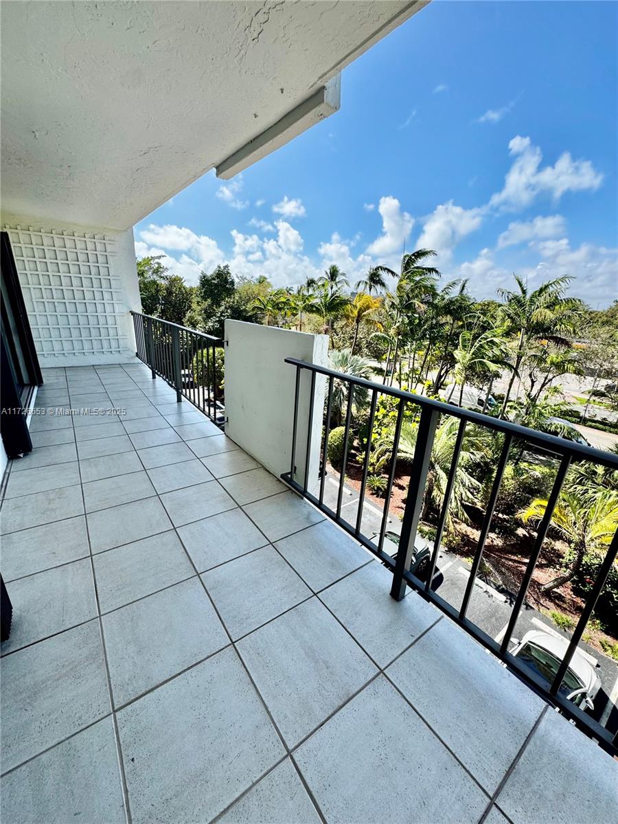77 Crandon Boulevard, Unit 4C Key Biscayne, FL 33149 - Photo 1 of 30