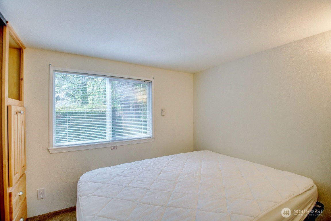 20 Goldrush Road Deming, WA 98244 - Photo 18 of 40 a bedroom with a bed and a window