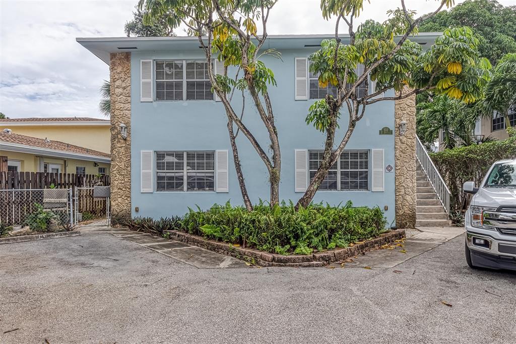 808 Southeast 13th Street, Unit 2 Fort Lauderdale, FL 33316 - Photo 15 of 22 front view of a house with a yard
