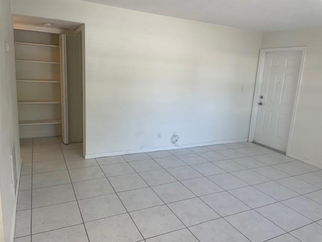 808 Southeast 13th Street, Unit 2 Fort Lauderdale, FL 33316 - Photo 7 of 22 a view of an empty room and an empty room