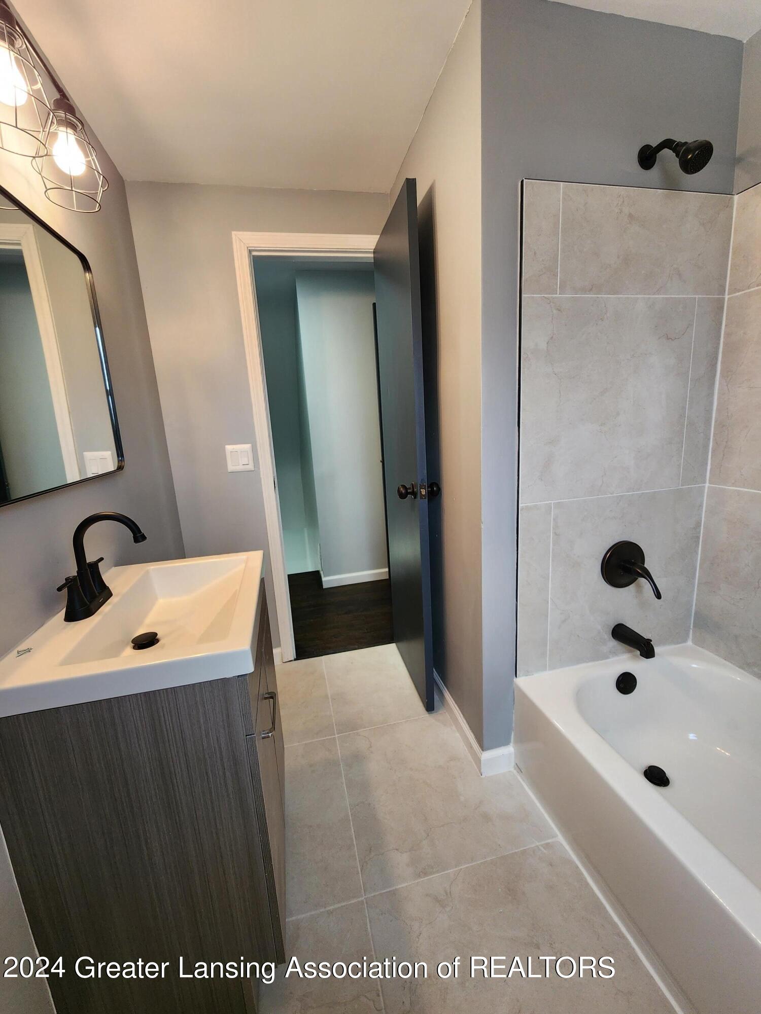 2511 Fairfax Road Lansing, MI 48910 - Photo 31 of 46 20240316_170752