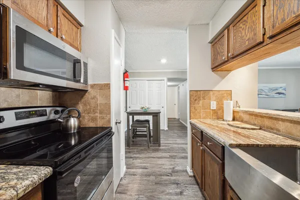 $1,200 | 1516 Bay Area Boulevard, Unit L8, Houston, TX 77058