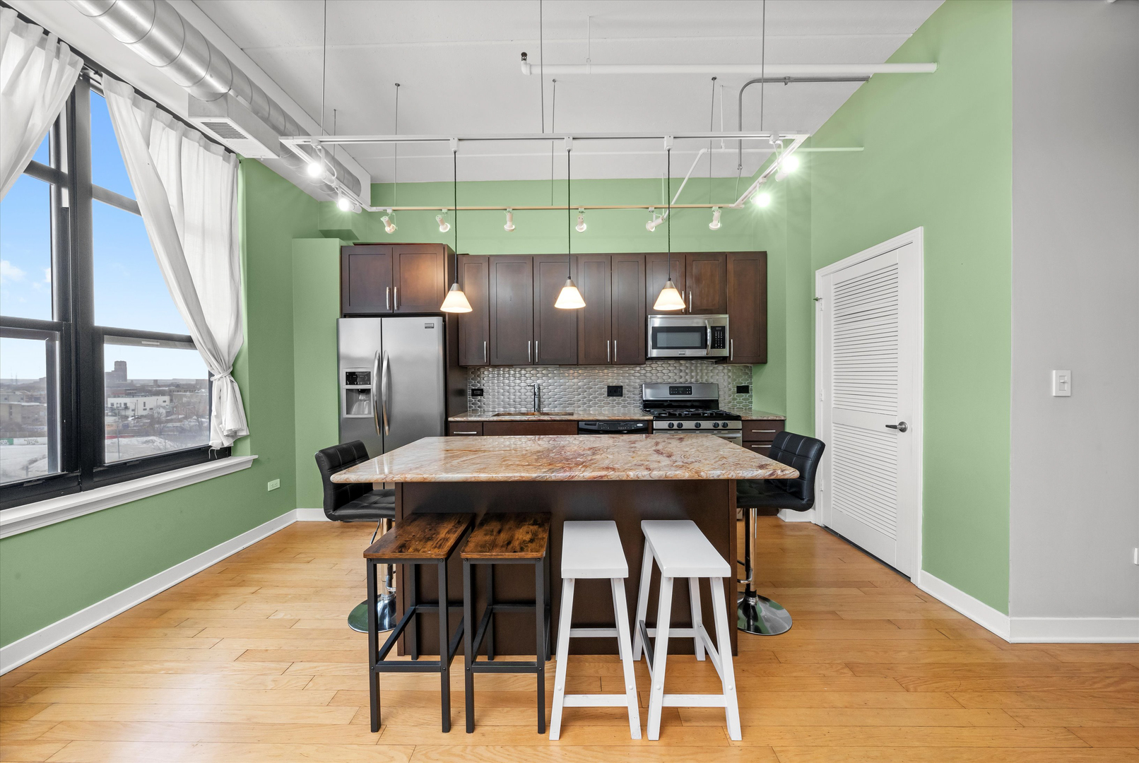 833 West 15th Place, Unit 711 Chicago, IL 60608 - Photo 2 of 28