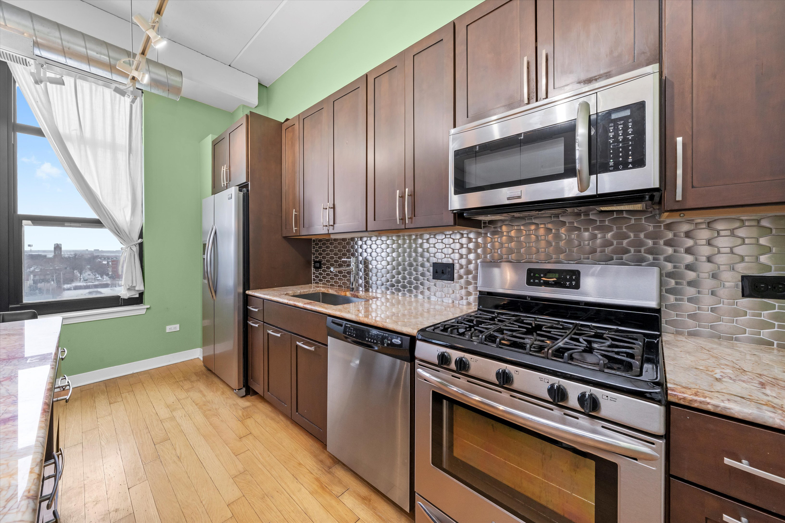 833 West 15th Place, Unit 711 Chicago, IL 60608 - Photo 4 of 28
